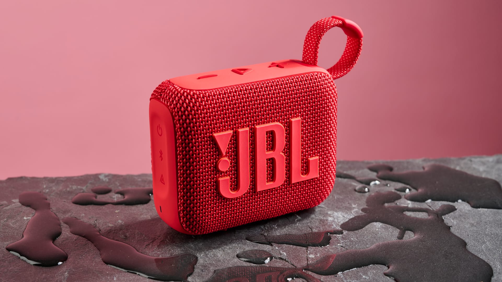 Jbl Go 4 in Use Console Classics JBL Go 4 in use
